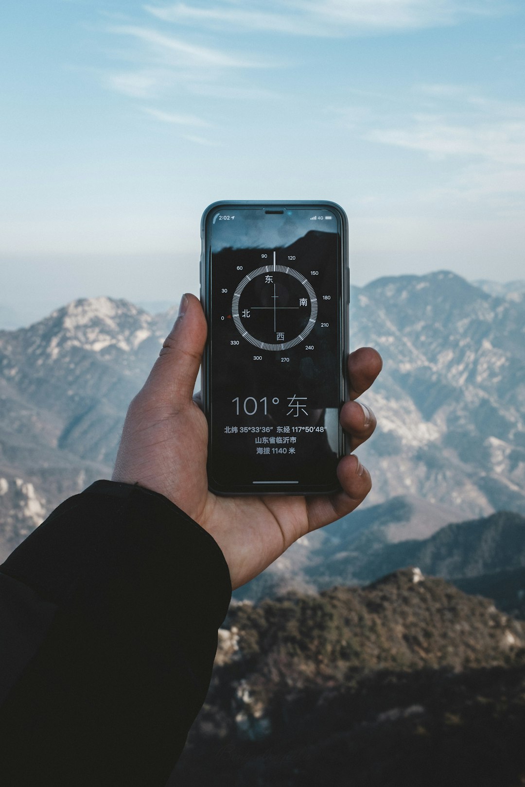 登山に持参するスマートフォン