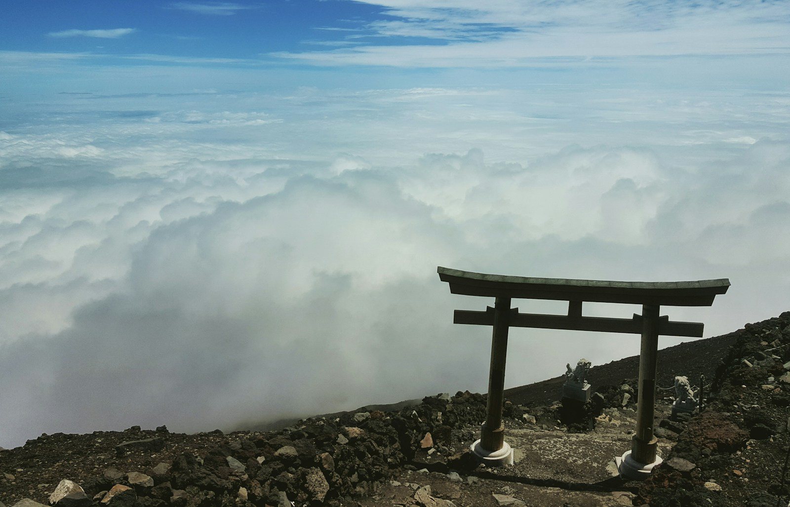 関東日帰り低山の山頂イメージ