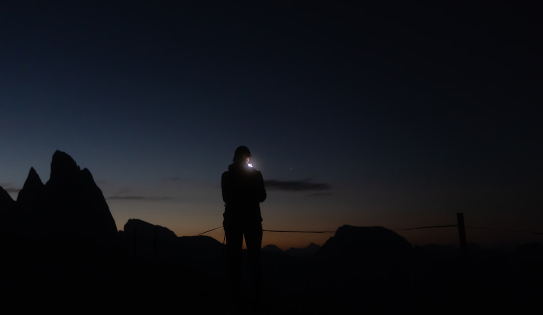 夜明けの登山者