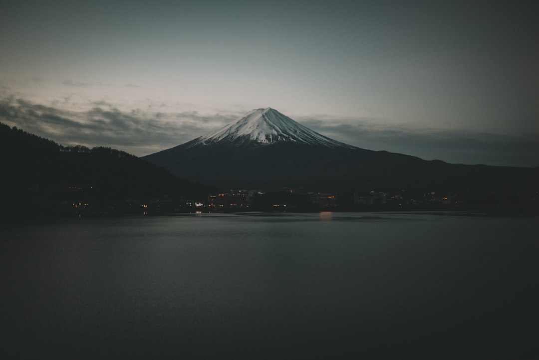 雪化粧した冬の富士山