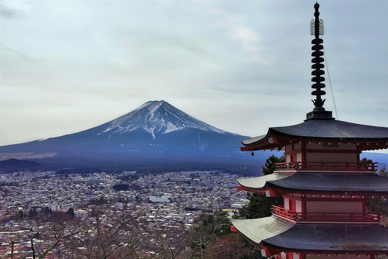 箱根の山なみと富士山