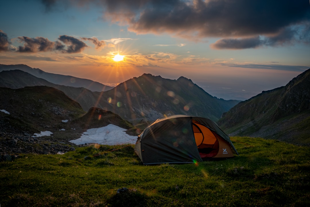 山の景色とテント