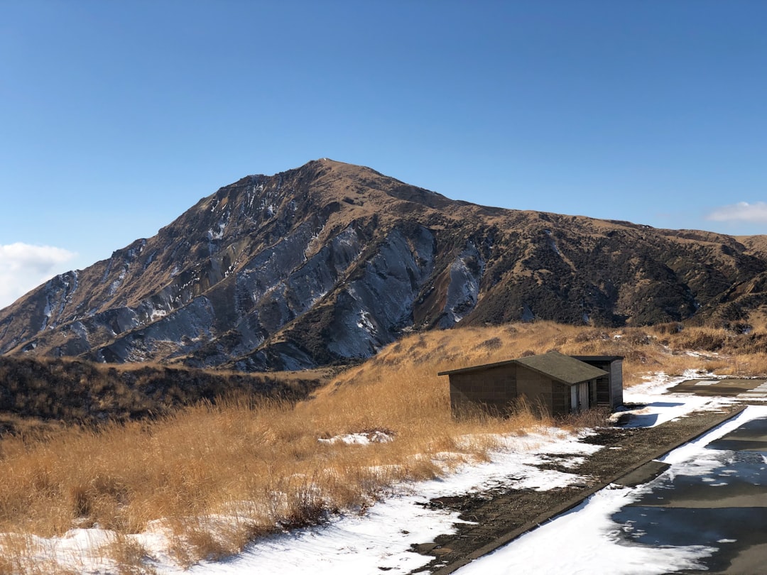 北岳肩の小屋への稜線登山道