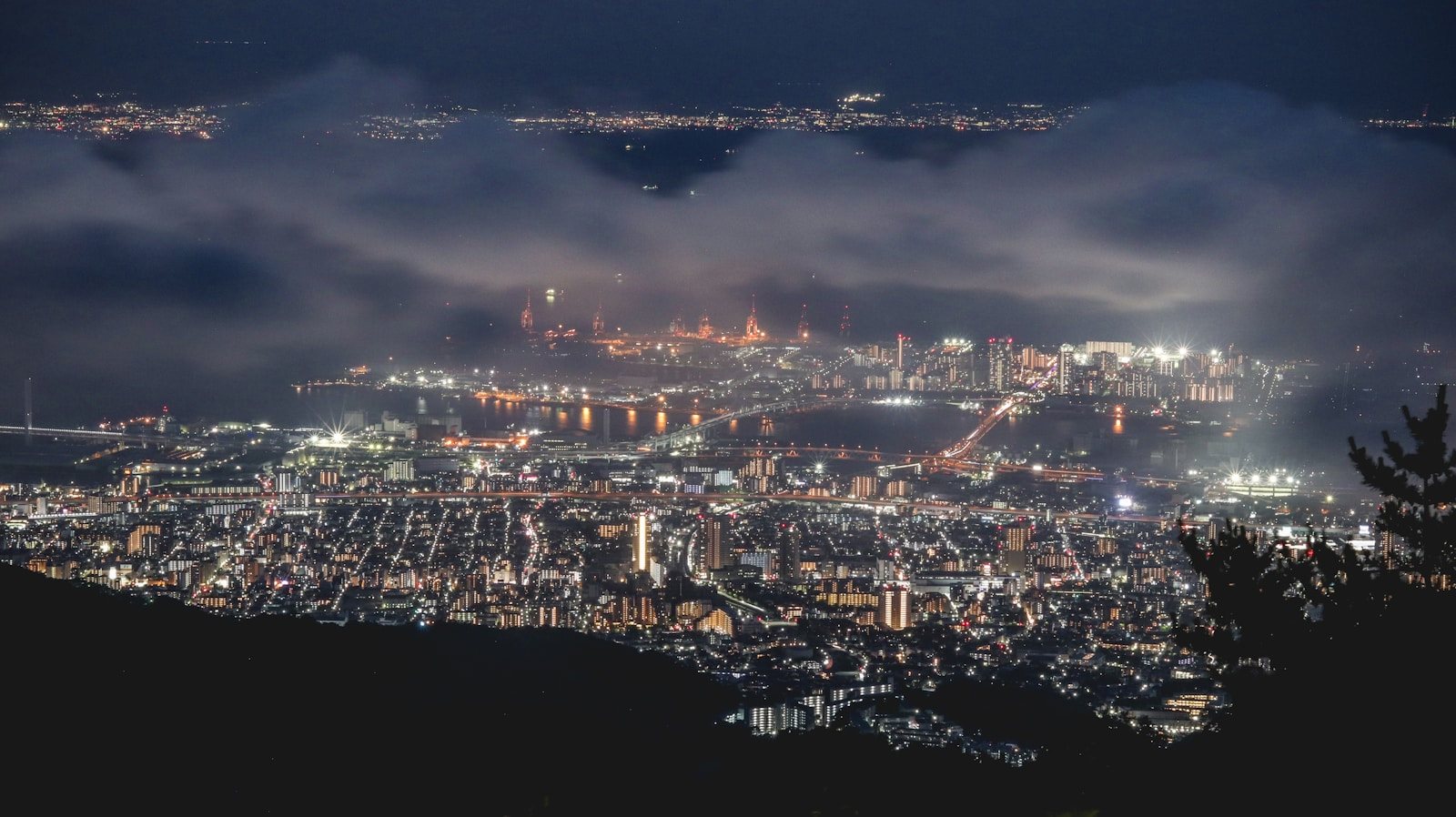 山上から見下ろす神戸の夜景