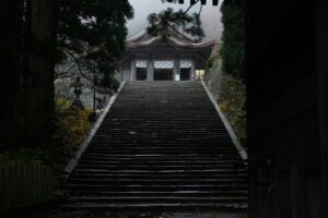 寺へ続く石段