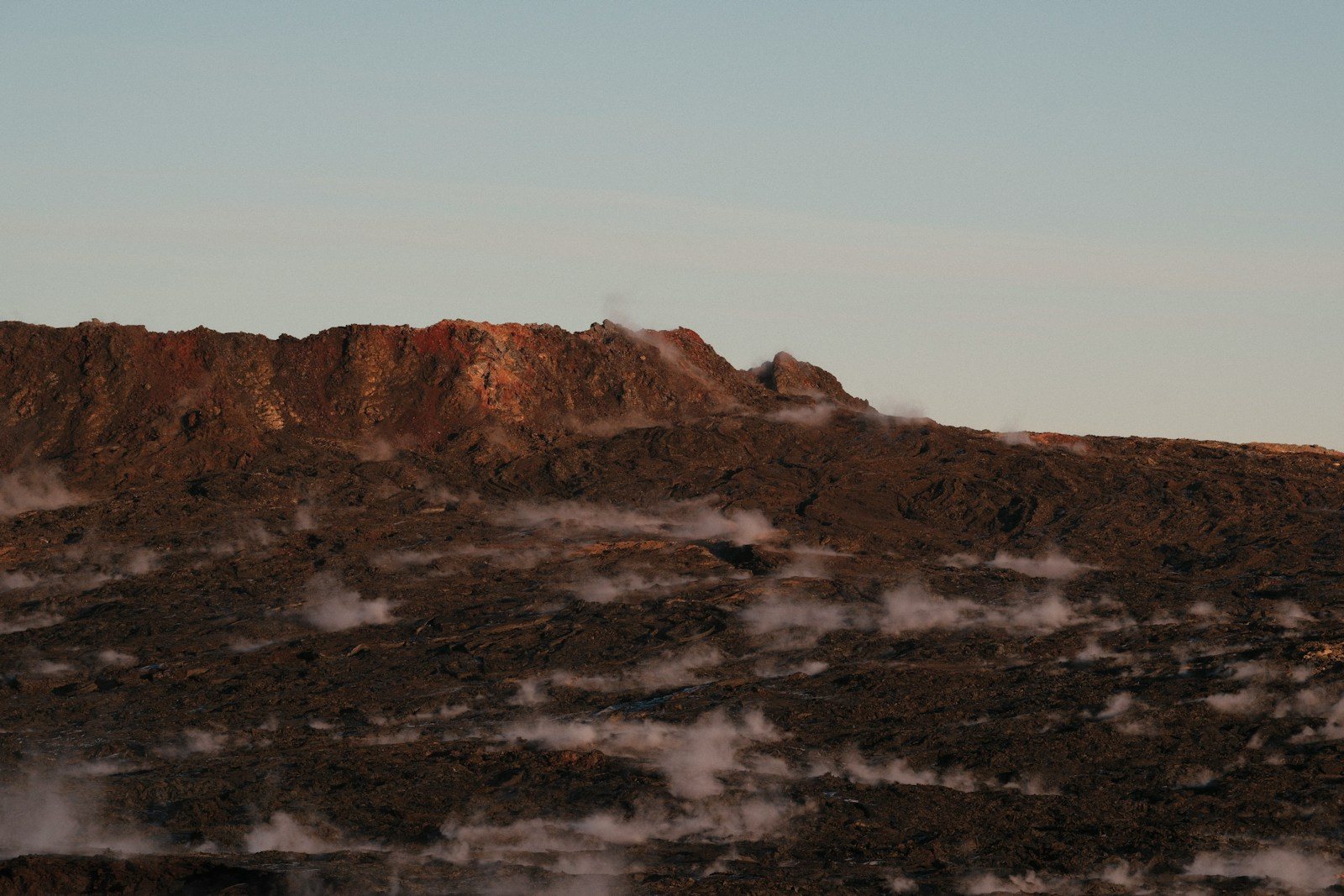 火山を望む展望地からの眺め