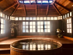 湯気の立つ露天風呂