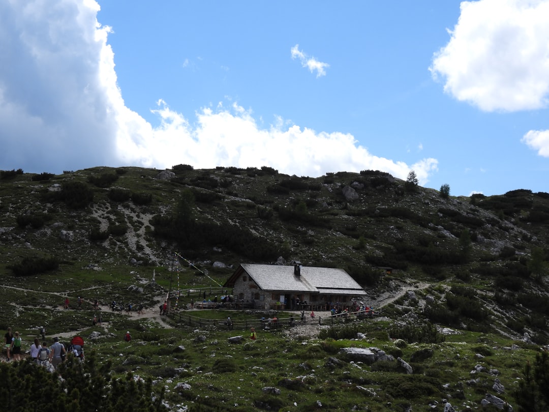 稜線に建つ山小屋