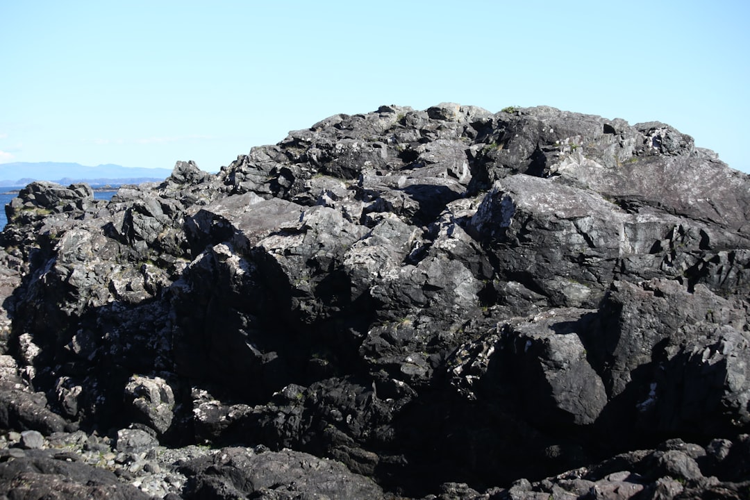 富士山頂・剣ヶ峰付近の岩場のイメージ