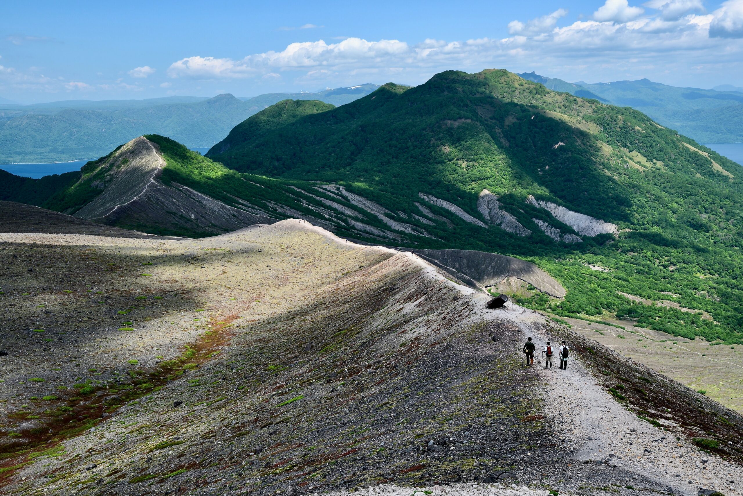 稜線から望む富士山の眺め