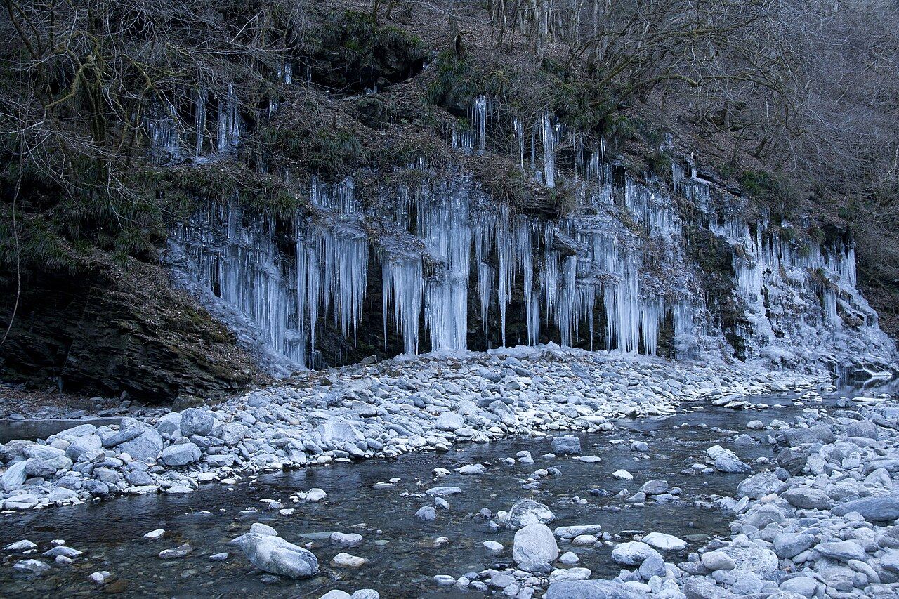 The Icicles of Misotsuchi(Misotsuchi-no-tsurara 三十槌の氷柱) in C