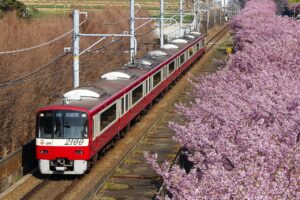 The rapid limited express 2100 train that runs between Miura